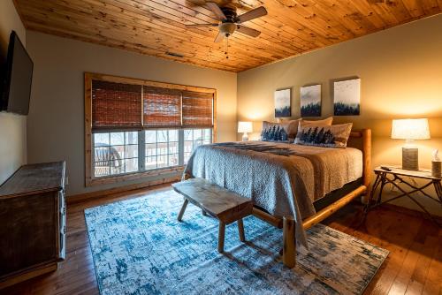 Lake Nantahala-Smoky Mountain Cabins - image 11