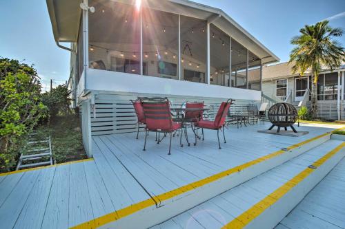 Boat Dock and Porch Riverfront Retreat in Homosassa in โฮโมซัสซา (FL)