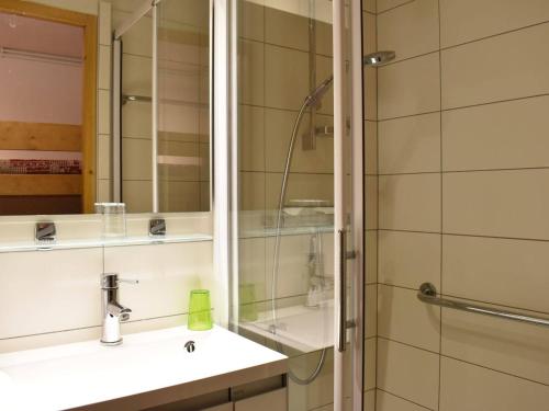 Studio renove au pied des pistes, balcon sud, 3 pers., Meribel - FR-1-180-32 in Morel