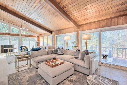 Serene Home w/ Fire Pit, Deck & Easy Access to ATL in Smyrna (GA)