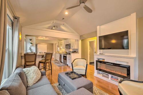 Luxe Lyndon Home Less Than 11 Mi to Dtwn Louisville! in Louisville, USA