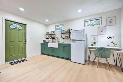 Cozy Brandon Guest Studio with Pool and Hot Tub! in Brandon, USA