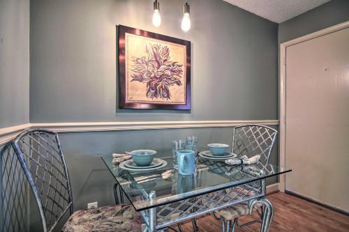 Cozy Downtown Gatlinburg Condo with Pool Access in Gatlinburg, USA