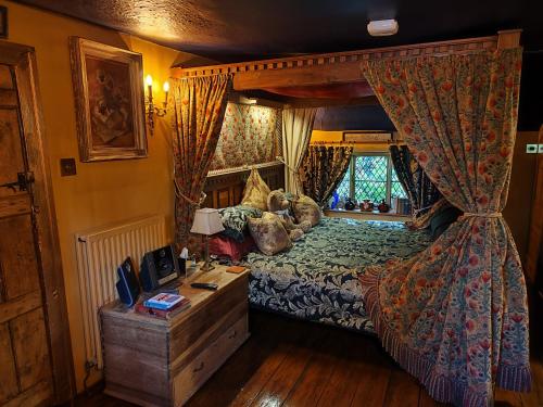 Wizards Thatch Luxury Suites - image 5