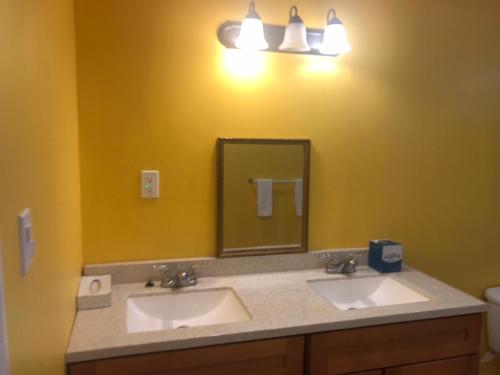 Bathroom, palmvillo master suit in Anse De Mai