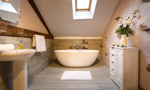 Фасада на хотела, Scalegill House in Boltons