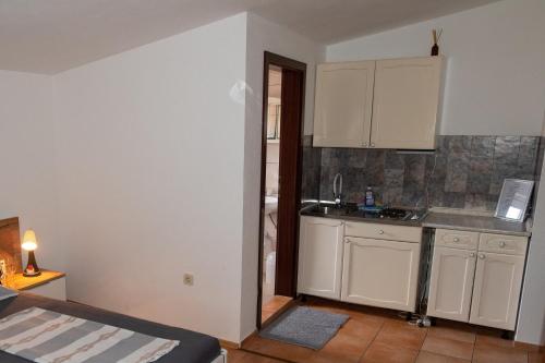 Family friendly apartments with a swimming pool Vir - 20197 - image 5