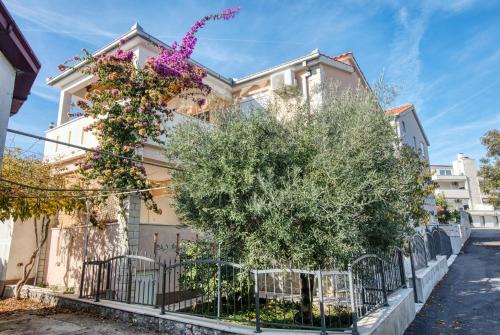  Apartments by the sea Rogoznica - 2895, Pension in Rogoznica