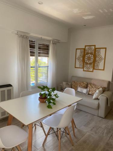 One-Bedroom Apartment image 4