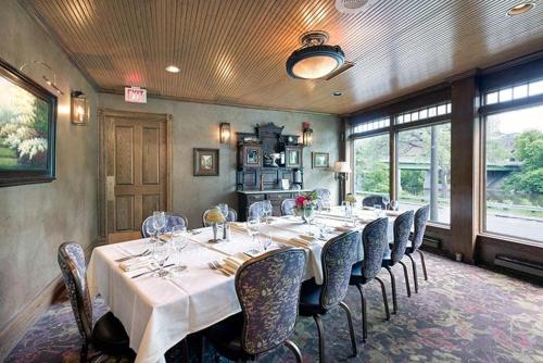 Nicollet Island Inn - 레스토랑
