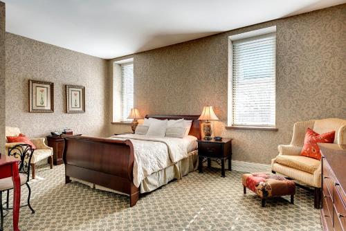 Nicollet Island Inn Room Type - Standard King Room