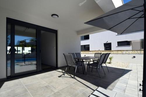 Three-Bedroom Villa image 7