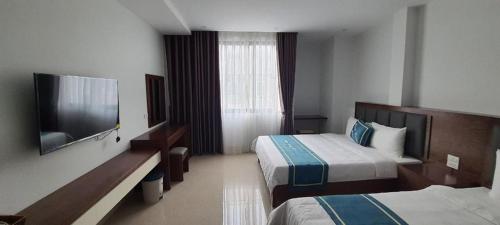 Double or Twin Room with Private Bathroom image 7