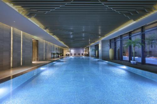 Swimming pool, Wanda Vista Lanzhou in Lanzhou