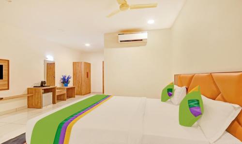 1 king bed, 1 sofa bed