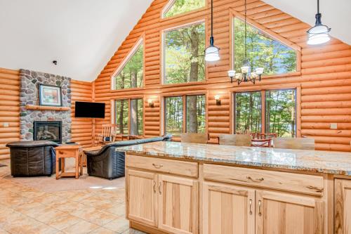 Lakeside Dream House in Friendship, USA