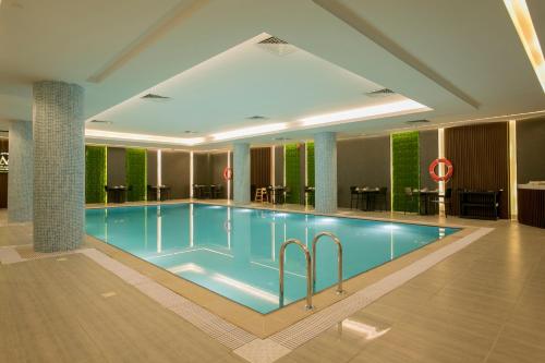 Swimming pool, Luxury Night Hotel in Qurtuba