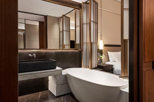 409157121 Shangri-La Nanning - The tallest hotel worldwide in Shangri-La Group