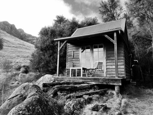 Manaaki Mai, Rustic Retreat Bush Cabin