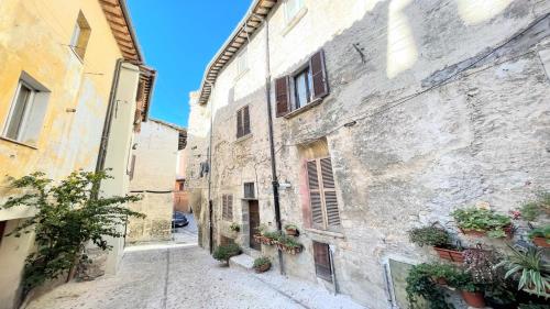 traditional town house central Spoleto - car is unnecessary - wifi - sleeps 10