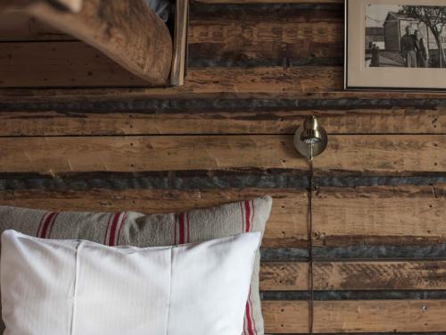 409169212 Basecamp Hotel