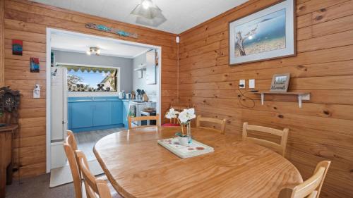 Roseville - Snells Beach Holiday Home