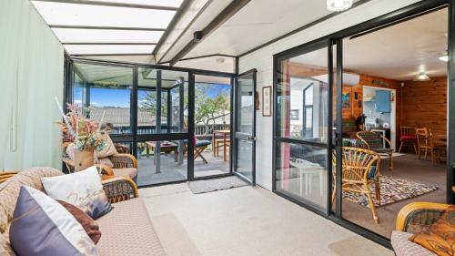 Roseville - Snells Beach Holiday Home