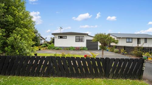 Roseville - Snells Beach Holiday Home