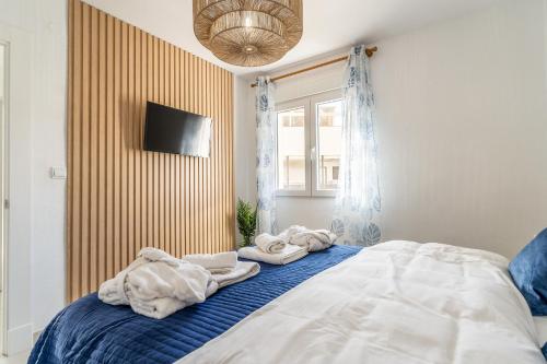 Sea view 2 bedroom apartment 2 min away from the beach - image 4