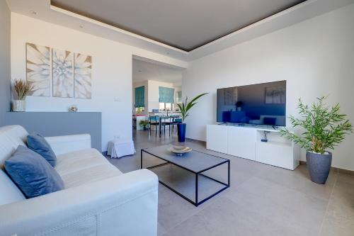 Two-Bedroom Apartment room in Perfect Location Idyllic 2BR Apartment by Buena Vista
