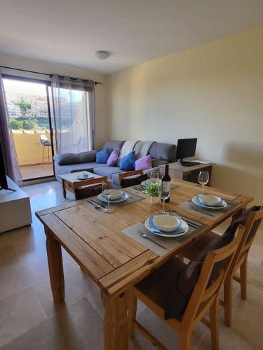 Duquesa 2 bed with sea and golf views and 5 pools, Manilva (Foto 7)