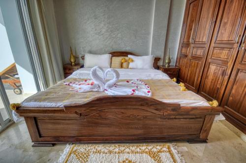2 bedrooms, 5 beds