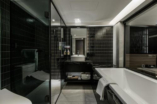409184551 Autumn Willow Hotel