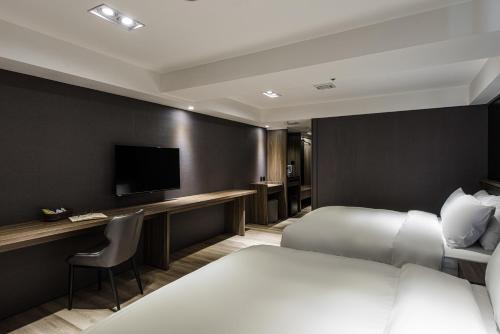 409185513 Autumn Willow Hotel