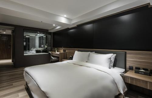 409186680 Autumn Willow Hotel