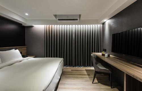 409189573 Autumn Willow Hotel