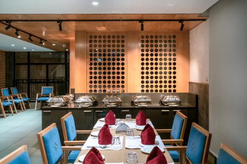 餐廳, Townbridge Hotels & Suites in 埃爾納古勒姆