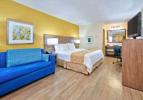 Days Inn by Wyndham Batesville - image 5