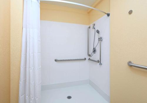 Days Inn by Wyndham Batesville - image 8