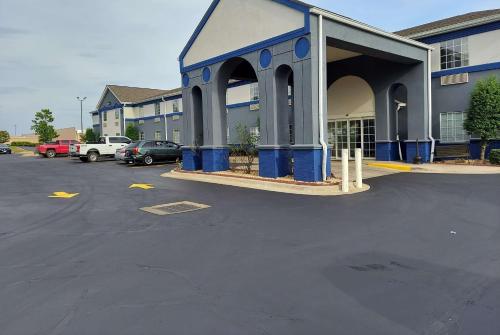 Days Inn & Suites by Wyndham Huntsville