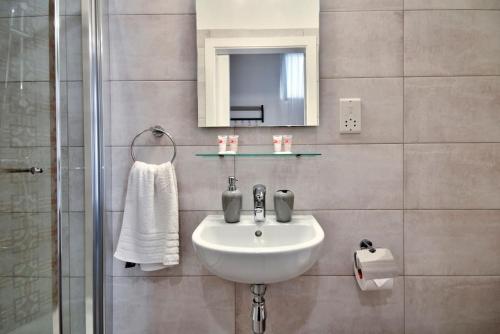 Old Lodge Apartment 2 by Vallettastay, La Valletta (foto 9)