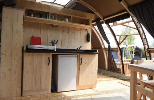 ห้องครัว, Panoramatent, in de natuur aan zee in คัลเลนซุก