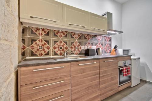 Old Lodge Apartment 4 by Vallettastay, Валетта (фото 7)