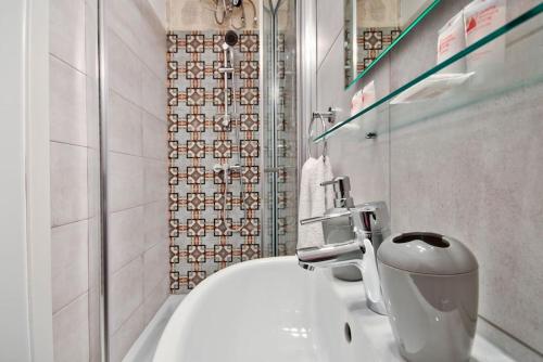 Old Lodge Studio 5 by Vallettastay, Valletta (photo 8)