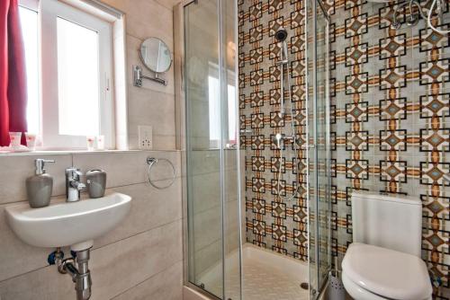 One-Bedroom Apartment image 10