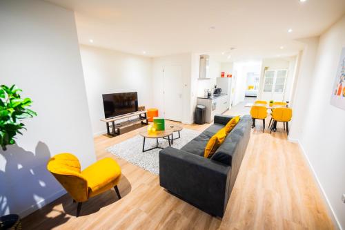 Great 95m2 Two-Bedroom Apartment - WE39 3