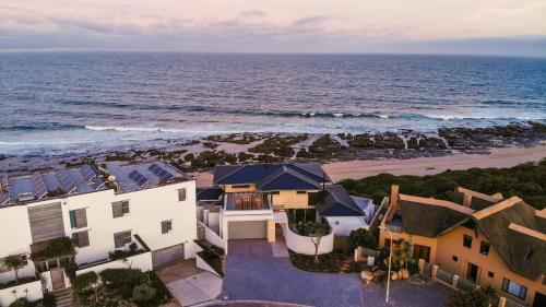 Raaswater Surf Villa Jeffreys Bay