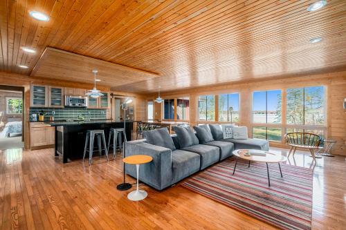Deep Woods Modern in Honor, USA