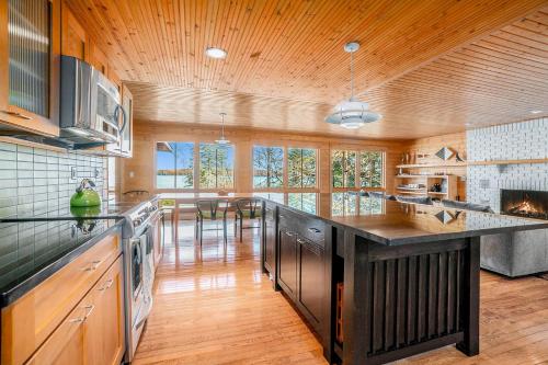 Deep Woods Modern in Honor, USA