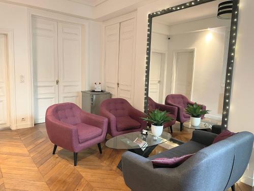 Paris Square - image 4